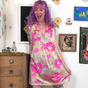 Vintage Vanity Fair Nightie, 1970s Hot Pink Floral Babydoll Nightgown Sz M